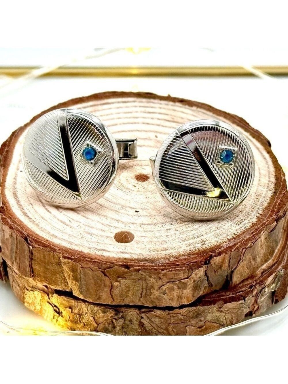 Vintage Cufflinks – Silver Tone Radiating Pattern with Blue Rhinestone